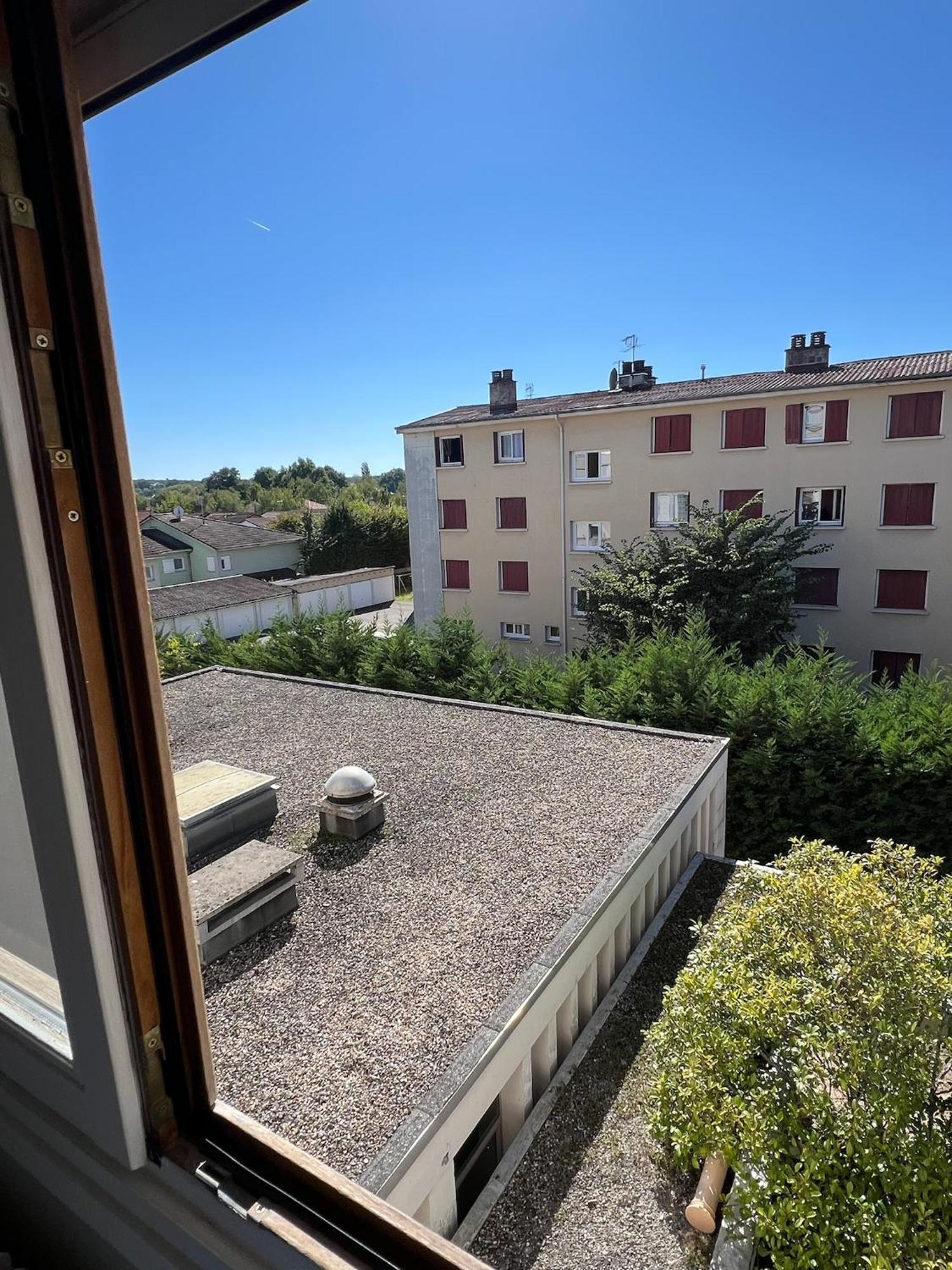 Appartement Chaleureux Pour Un Sejour Confortable Bourg-en-Bresse Luaran gambar