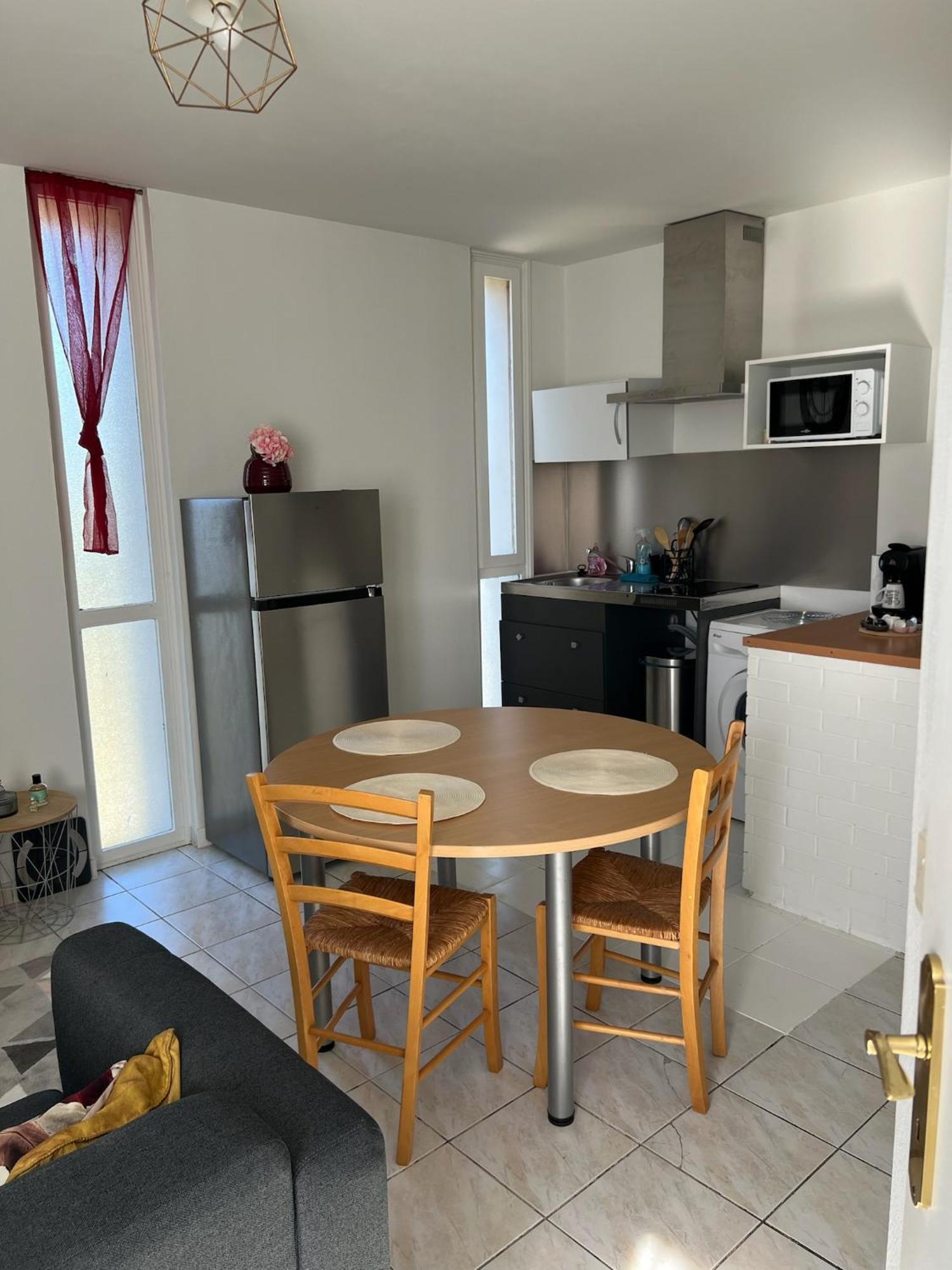 Appartement Chaleureux Pour Un Sejour Confortable Bourg-en-Bresse Luaran gambar